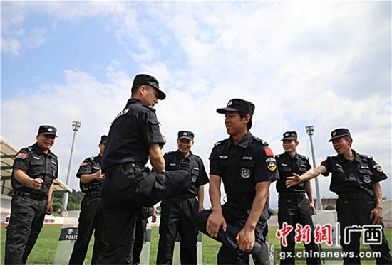 贺州平桂公安创新应急处突训练方式