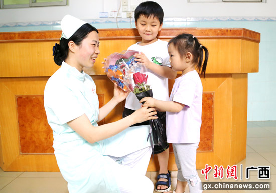 广西平乐县开展庆祝“5.12”护士节系列活动