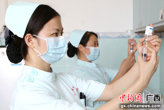 广西平乐县开展庆祝“5.12”护士节系列活动