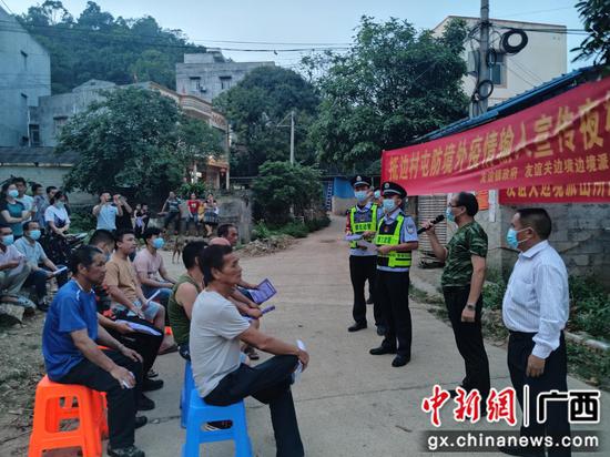 友谊关边境派出所深入抵边村屯开展防境外疫情输入宣传