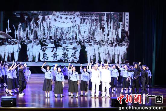 广西鹿寨县载歌载舞激励青年人“青春向党奋斗强国”