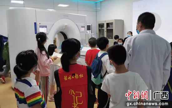 纪念国际护士节 百名小记者走进南溪山医院