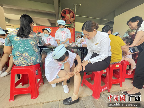 邕宁区中医医院爱心义诊走进社区