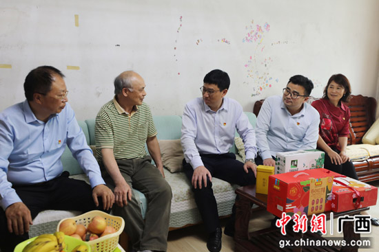 南溪山医院慰问中国援科摩罗短期抗疫医疗队队员家属