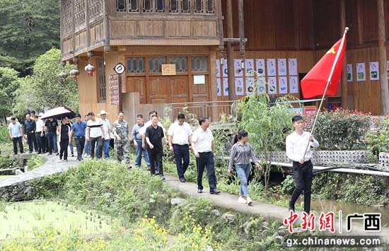 荔浦市党员干部开展“重走长征路”党史学习教育主题活动