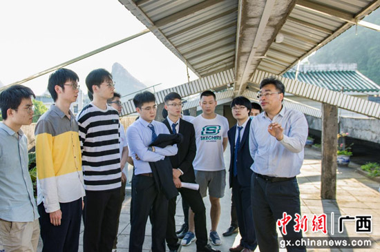 南溪山医院举行2021届硕士研究生学位论文答辩会