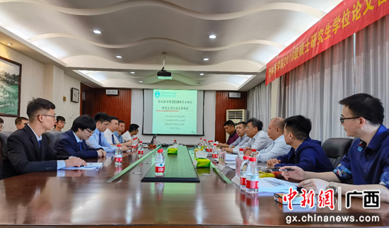 南溪山医院举行2021届硕士研究生学位论文答辩会