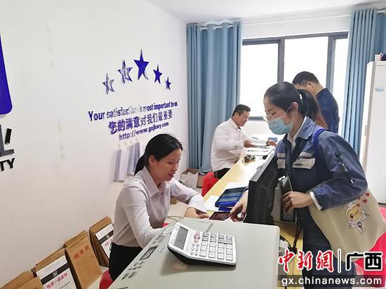 崇左供电局积极为民办实事 促安全用电更便捷
