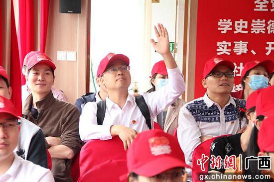 通讯：刻印在“世界屋脊”上的“青春足迹”