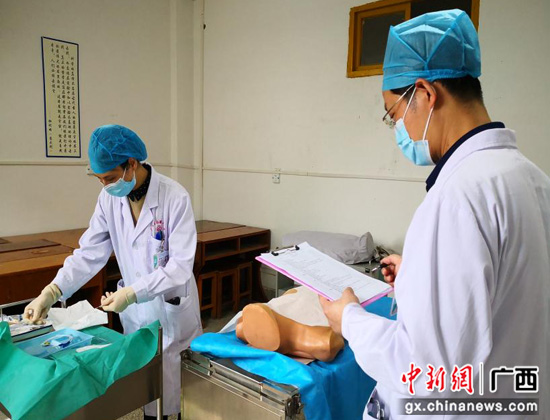 南溪山医院医护人员顺利通过高风险诊疗技术考核