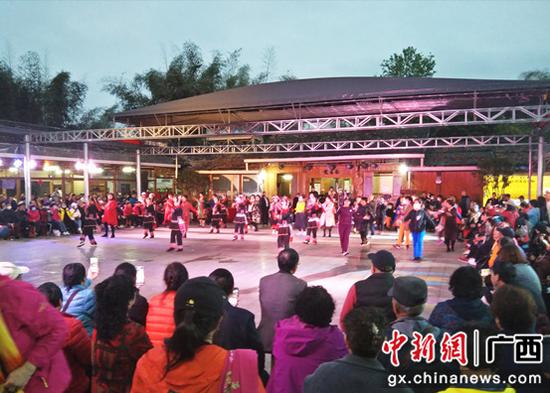 巴马“五一”假期旅游市场持续火爆 接待游客逾16万人次