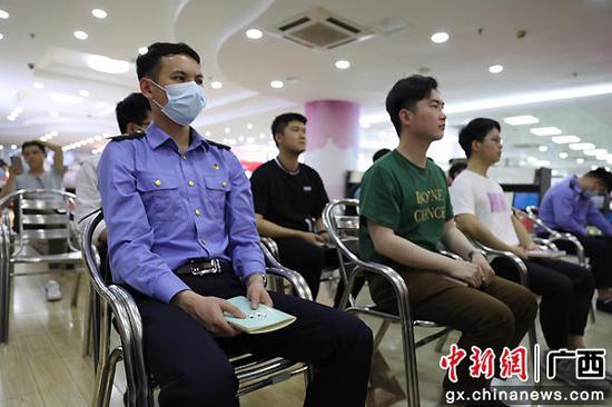 桂林工务段党委南宁客运段党委联合开展读书分享会