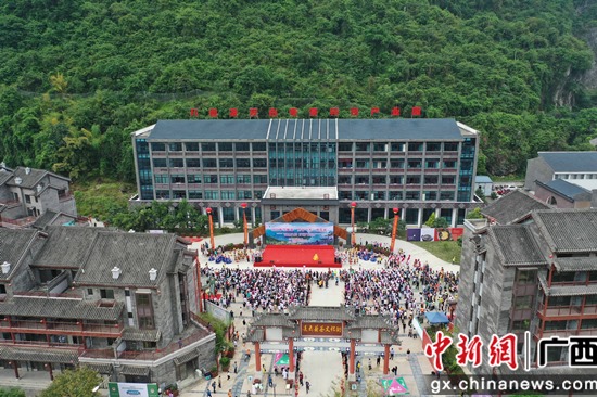 凌云举办“两会一赛”：骑游乡村路 细品长寿白毫香