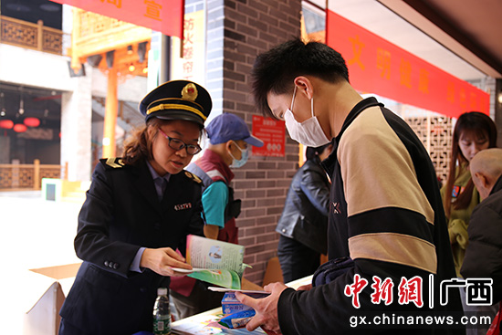 桂林阳朔县启动爱国卫生月主题宣传活动