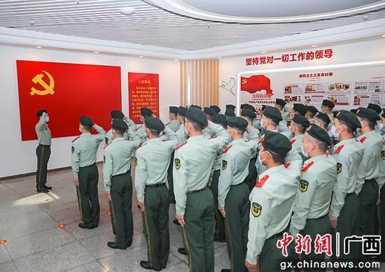 武警防城港支队参观红色纪念馆 开展党史学习教育