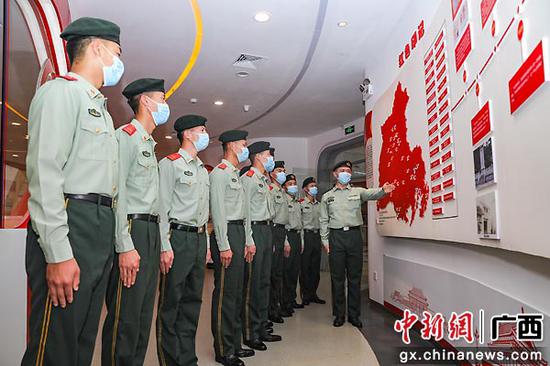 武警防城港支队参观红色纪念馆 开展党史学习教育