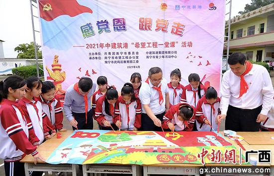 希望工程一堂课”活动走进武鸣
