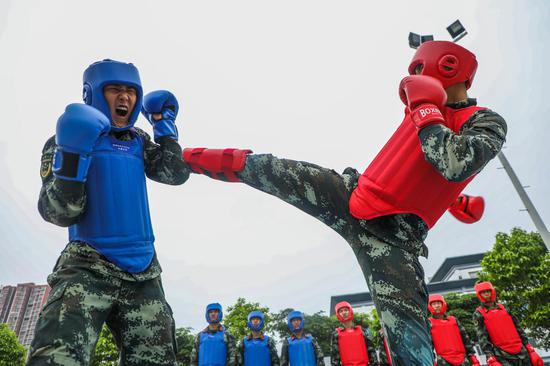 武警广西来宾支队官兵“拳”力以赴 进行搏击对抗训