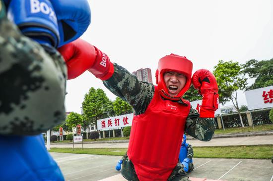 武警广西来宾支队官兵“拳”力以赴 进行搏击对抗训