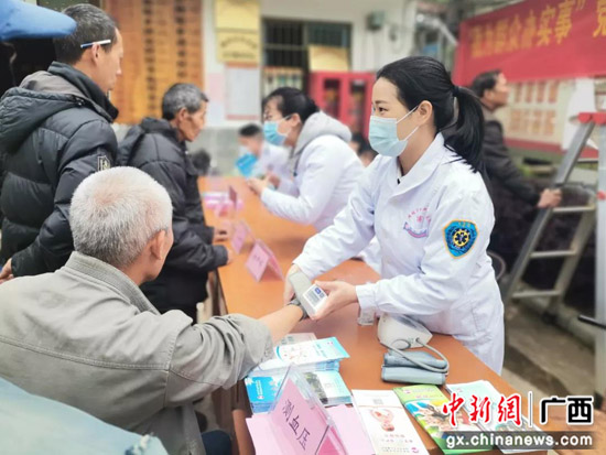 学党史办实事 桂林医护专家健康义诊情暖唐家村