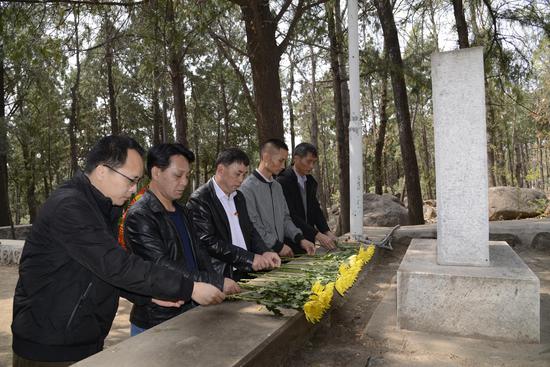 跨山跃水77年后终“相见” 亲人远赴津门祭英烈