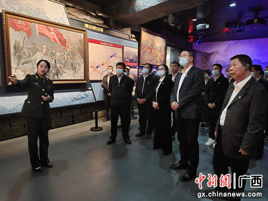桂林平乐县领导干部到红军长征湘江战役纪念园祭英烈