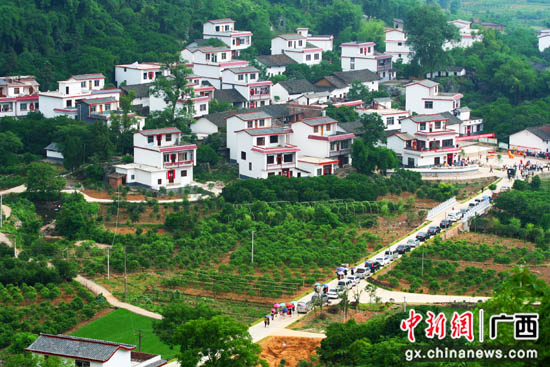 桂林阳朔县“比学赶超”跑出精品示范村