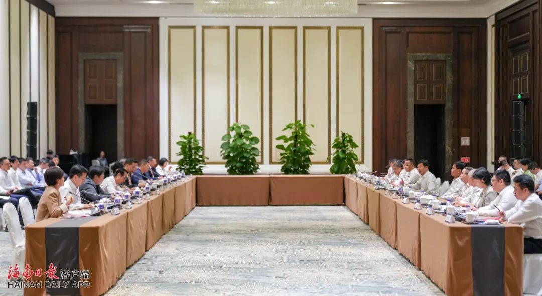 刘小明与高新技术产业知名企业嘉宾集体会谈