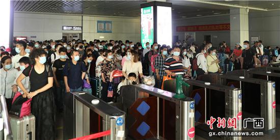 清明小长假桂林火车站预计发送旅客22万人次