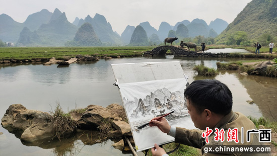广西临桂乡村振兴驻村队员用画笔记录瑶寨时代蝶变
