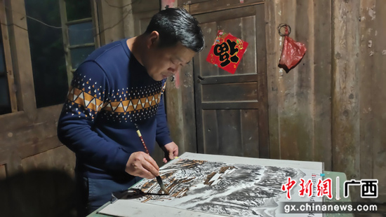 广西临桂乡村振兴驻村队员用画笔记录瑶寨时代蝶变