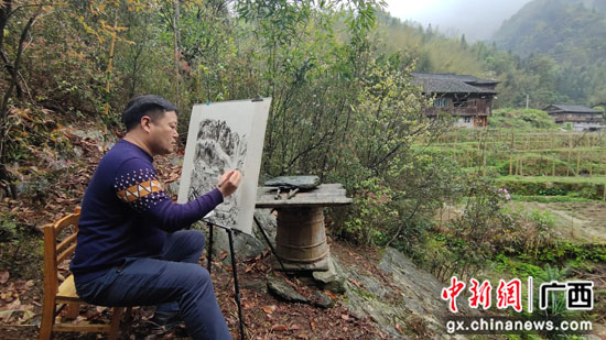 广西临桂乡村振兴驻村队员用画笔记录瑶寨时代蝶变