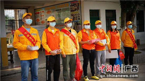 玉林工务段路外宣传进校园护航铁路平安