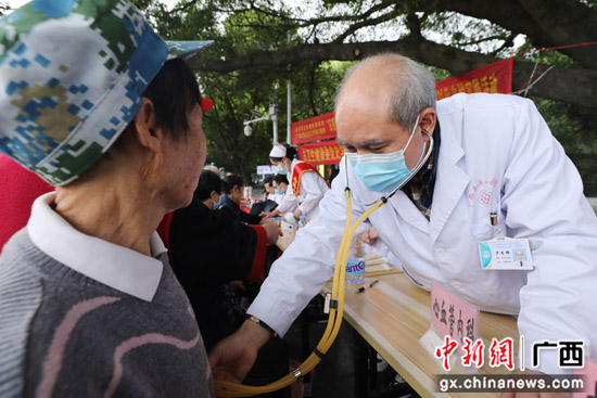 广西桂林市卫健系统开展健康义诊为民办实事