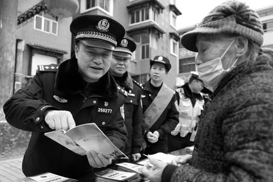 何惧风霜雨雪 依旧傲然挺拔——追记金秀县副县长、公安局局长何拔