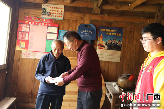 南溪山医院党团员到龙胜植树造林助力乡村振兴