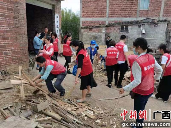 横县残联开展“学雷锋送温暖 关心关爱残疾人”志愿服务活动