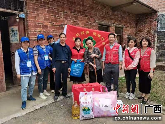 横县残联开展“学雷锋送温暖 关心关爱残疾人”志愿服务活动