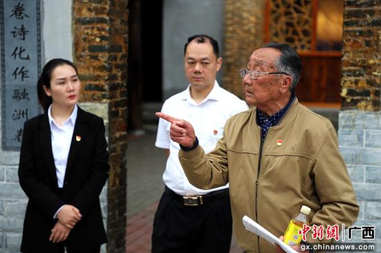 八旬老人义务担任融水革命老区讲解员