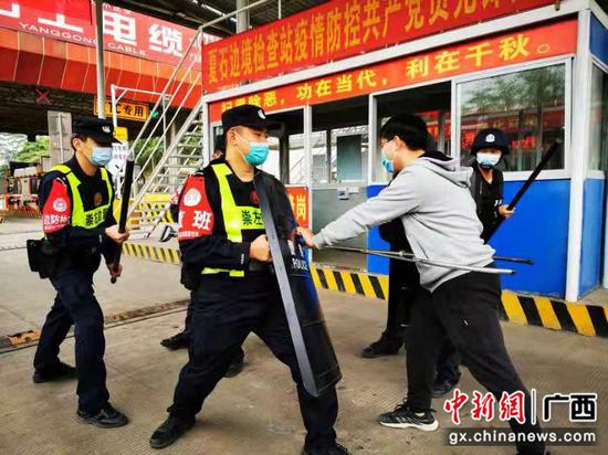 崇左边境民警开展突发事件应急处置综合演练