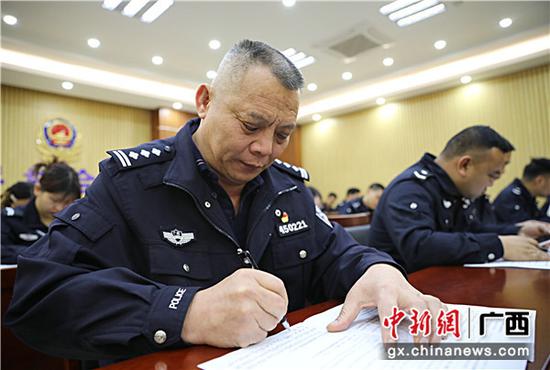 贺州平桂：开展教育整顿理论知识考试