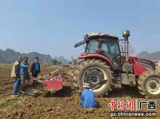 百色：农机助农抢抓农时