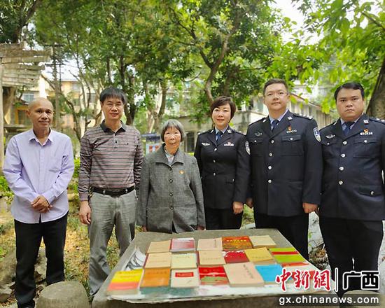 贺州昭平县公安局听革命先烈后辈讲革命故事