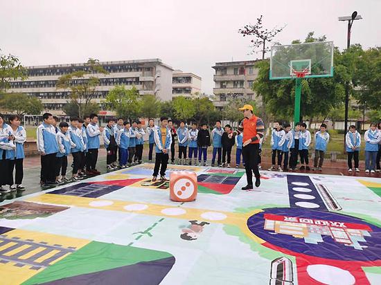 南宁电务段爱路护路进校园 筑牢铁路“生命线”