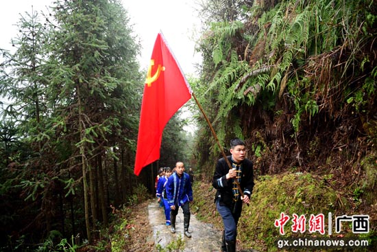 龙胜开展“学党史重走长征路 感党恩共振兴乡村”主题活动