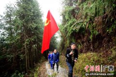 龙胜开展“学党史重走长征路 感党恩共振兴乡村”主题活动