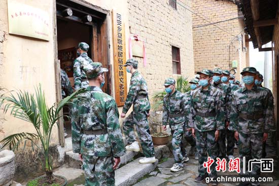广西平乐县：预定新兵学党史 奔赴军营担使命