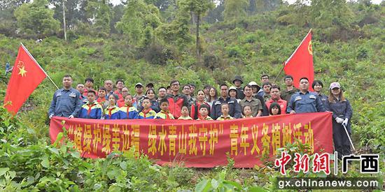 崇左凭祥供电局携手单位义务植树为边城添绿
