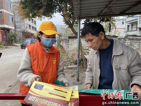 南宁电务段：铁路知识进沿线 爱路护缆在行动