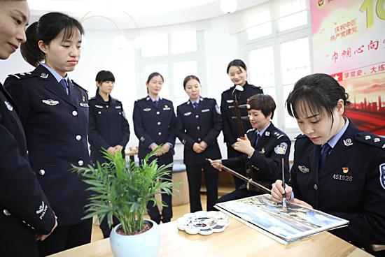 贺州平桂公安局学党史、大练兵庆“三八”